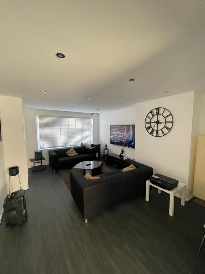 Tilbury Docks Rooms For Short Letting Exterior photo