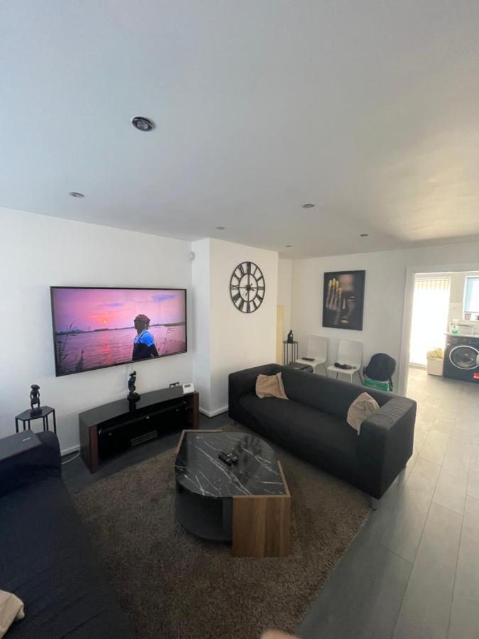 Tilbury Docks Rooms For Short Letting Exterior photo