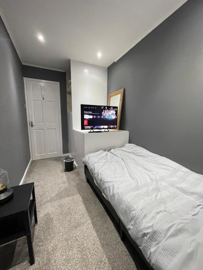 Tilbury Docks Rooms For Short Letting Exterior photo