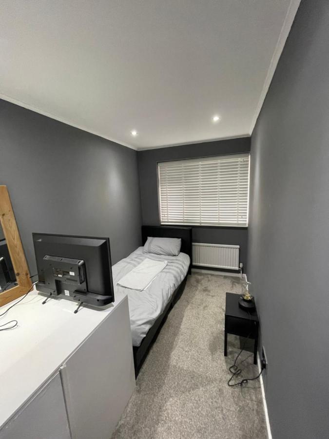 Tilbury Docks Rooms For Short Letting Exterior photo